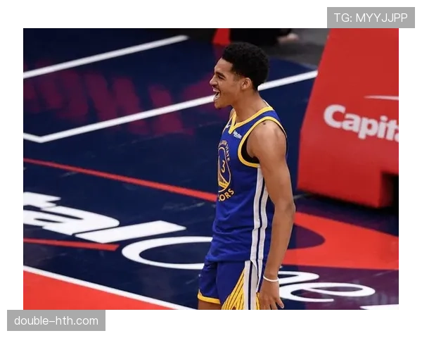 阿里纳斯无球跑动制造错位，拉开空间提升进攻效率