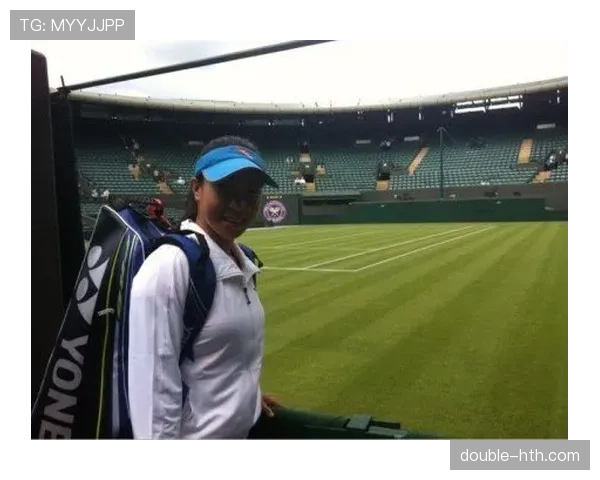 季丽萍球场外的日常，谁想到她其实爱逛奢侈品店停不下来？