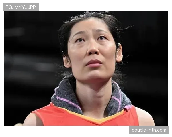 朱婷逛街结账那会儿，旁边人看她钱包的样子都愣住了